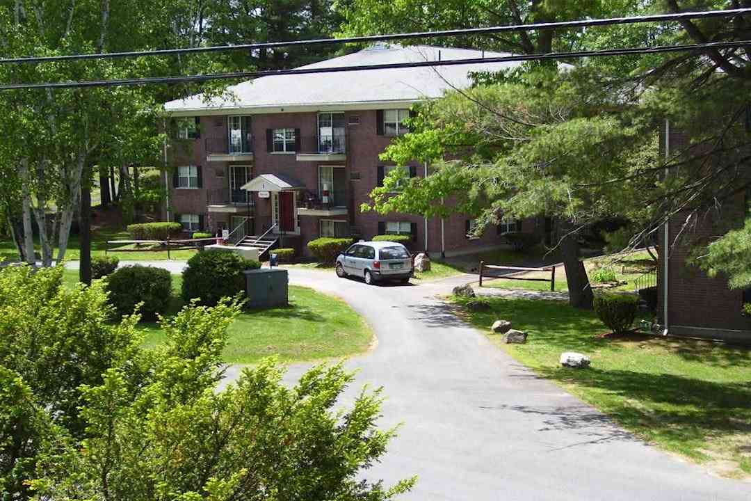 meadowbrook village apartments 4 meadowbrook vlg west lebanon nh apartments for rent rent com
