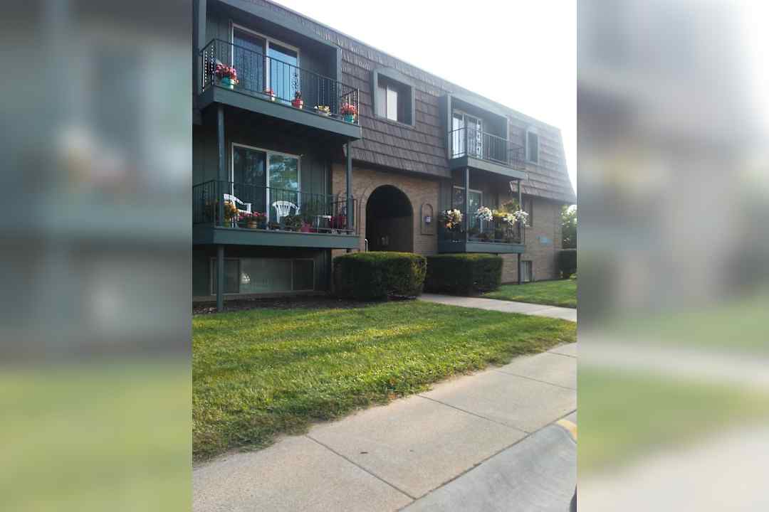 Four Seasons Apartments - Omaha Ne 68106