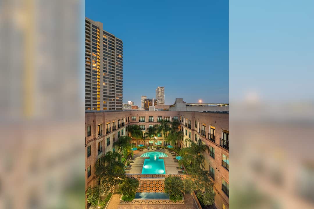 Camden Plaza 3833 Cummins St Houston Tx Apartments For Rent Rent Com