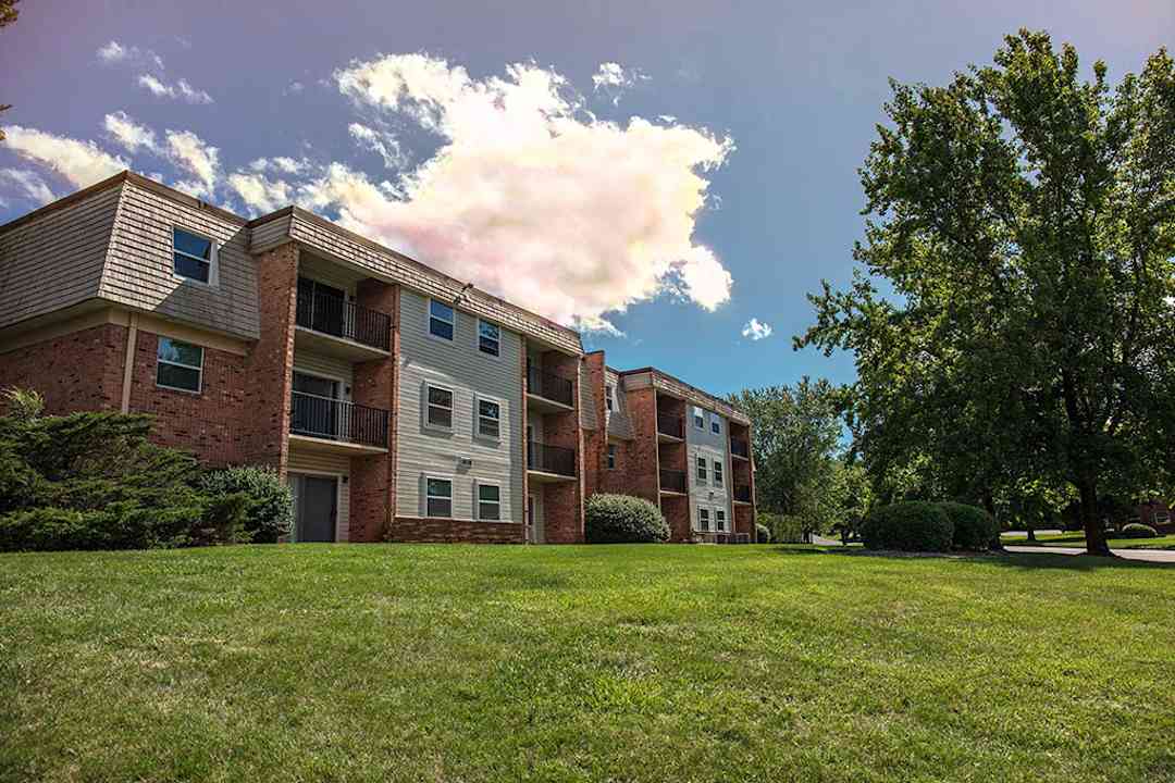 Sterlingwood Apartments 2215 Montauk Rd Nw Roanoke Va Apartments For Rent Rent Com