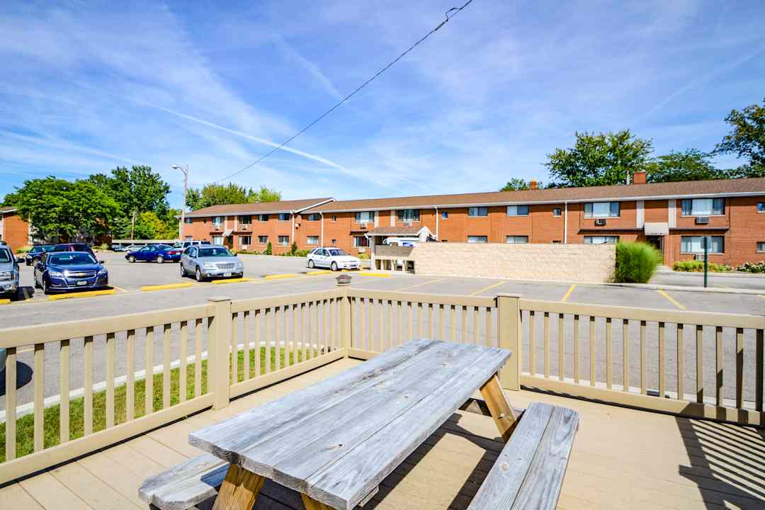 The Acadian 21480 Sheldon Rd Brookpark Oh Apartments For Rent Rent Com