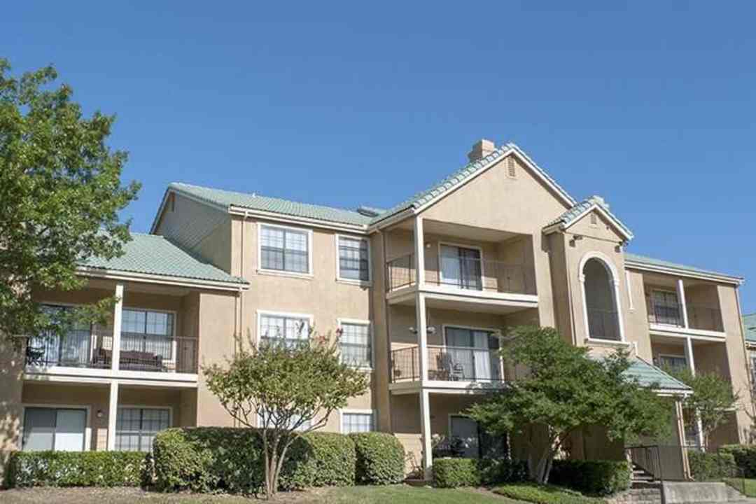 The Club at Fossil Creek Apartments - Fort Worth, TX 76137