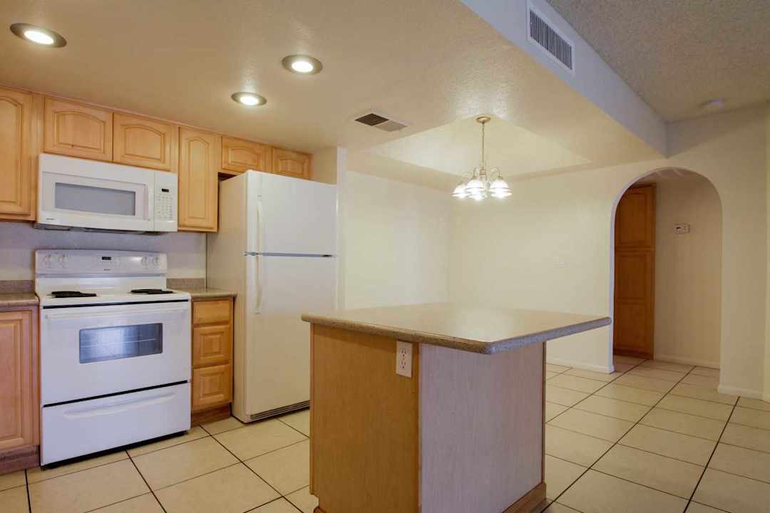 Desert Lakes Apartments - Phoenix Az 85051