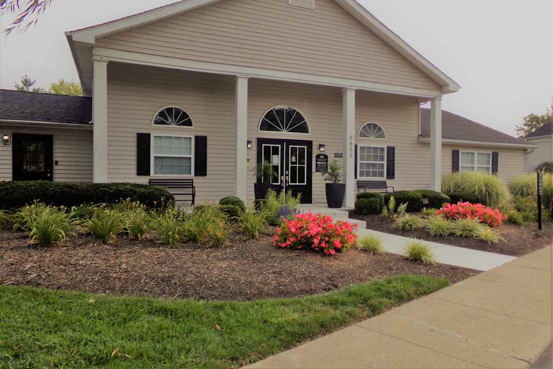 castleton manor apartments indianapolis in 46220
