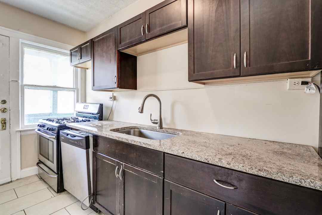 Alpha Apartment Management 2688 Mayfield Road Cleveland Oh Apartments For Rent Rent Com