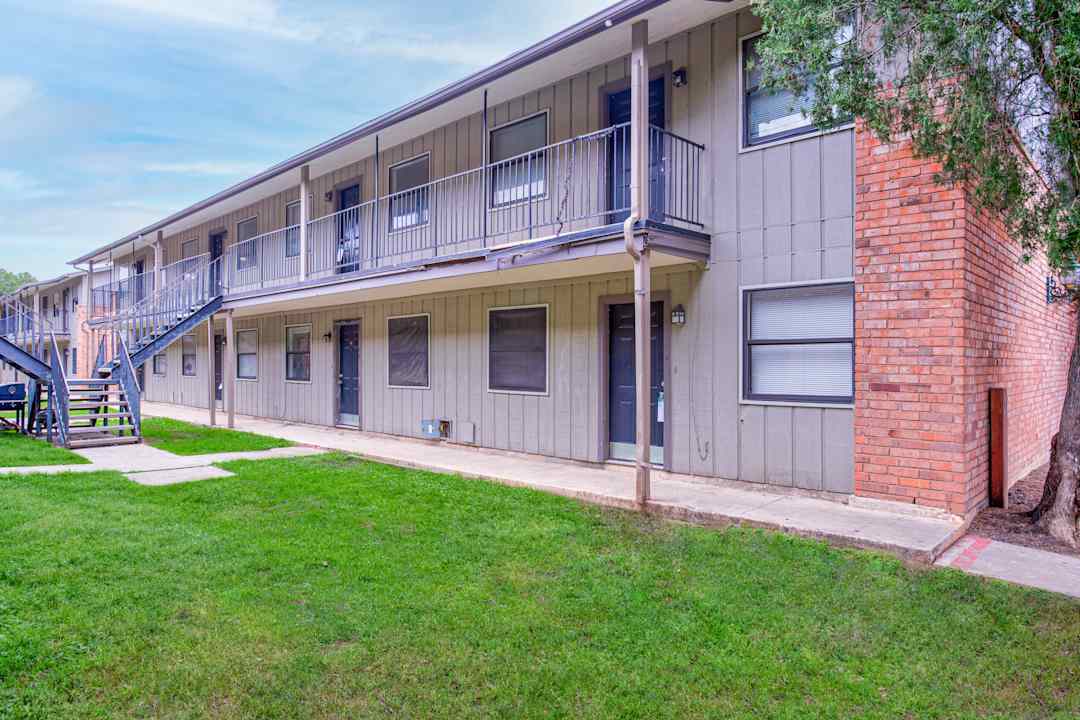 Spanish Spur - 6835 Pecan Valley Dr San Antonio Tx Apartments For Rent Rentcom