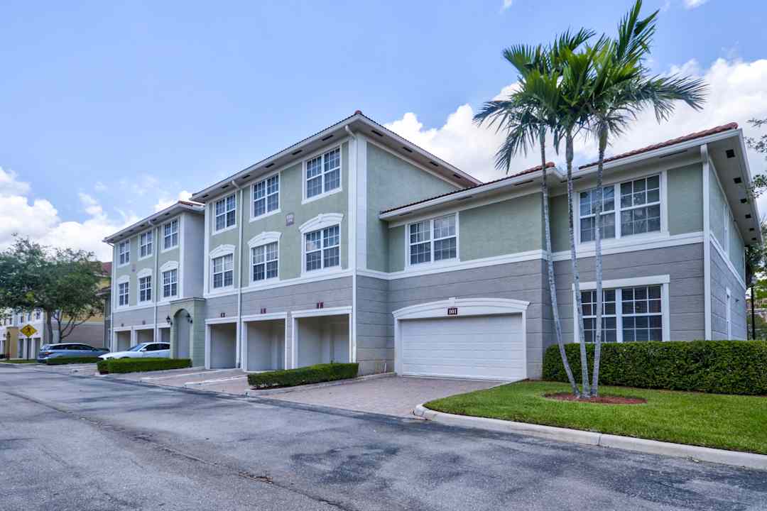 Gables Montecito 9016 Alister Blvd E Palm Beach Gardens Fl Apartments For Rent Rent Com