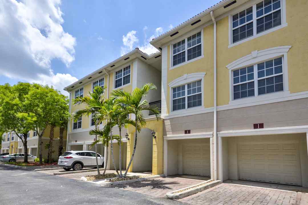 Gables Montecito 9016 Alister Blvd E Palm Beach Gardens Fl Apartments For Rent Rent Com