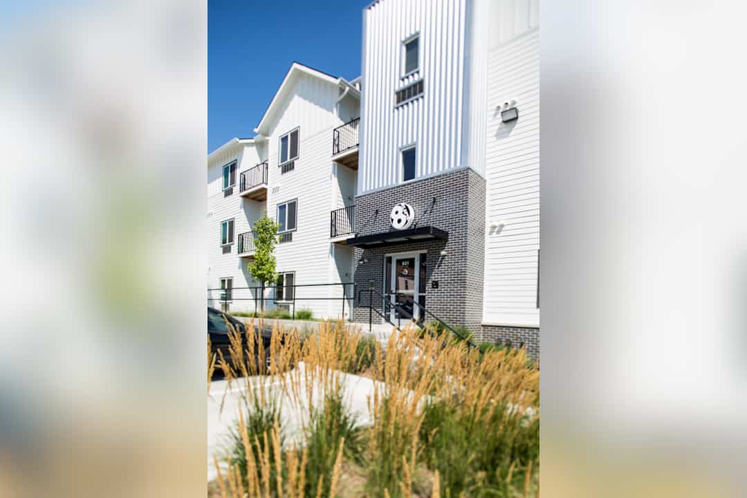 Bluestone Downtown Apartments Lofts 1313 Cuming St Omaha Ne Apartments For Rent Rent Com