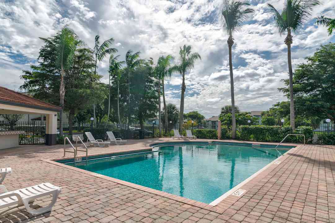 Country Club Villas 155 Nw 73rd Ave Hialeah Fl Apartments For Rent Rent