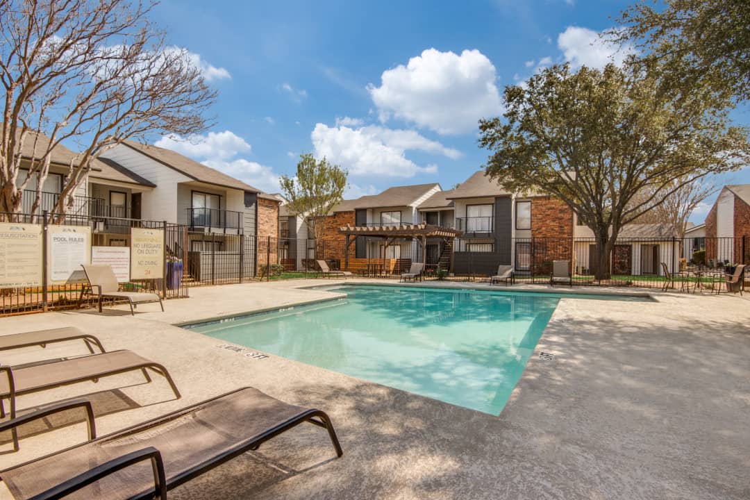 Holbrook Apartment Homes - Dallas, TX 75227