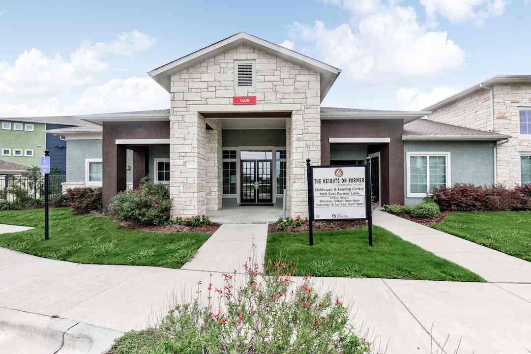 Heights On Parmer Apartment Homes 1500 E Parmer Ln Austin Tx Apartments For Rent Rent Com