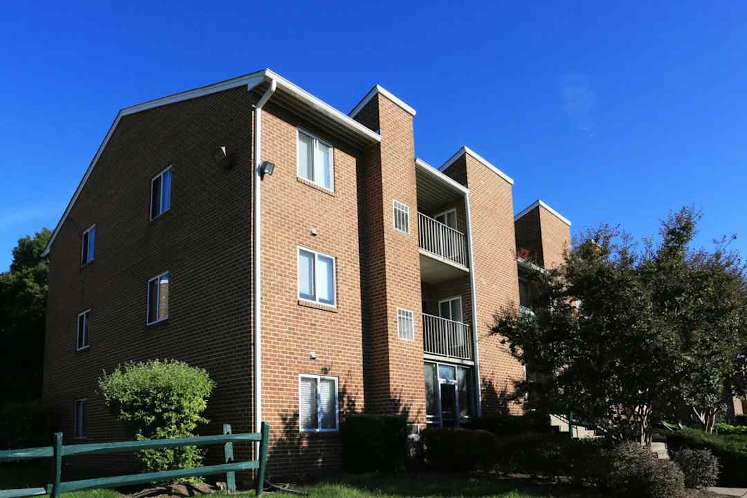 Mallard Courts Apartments 4511 Colony Ct Alexandria Va Apartments For Rent Rent Com