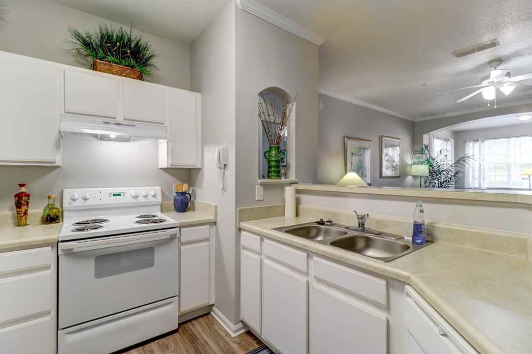 Colonnade At Regency 989 Monument Rd Jacksonville Fl Apartments For Rent Rent Com