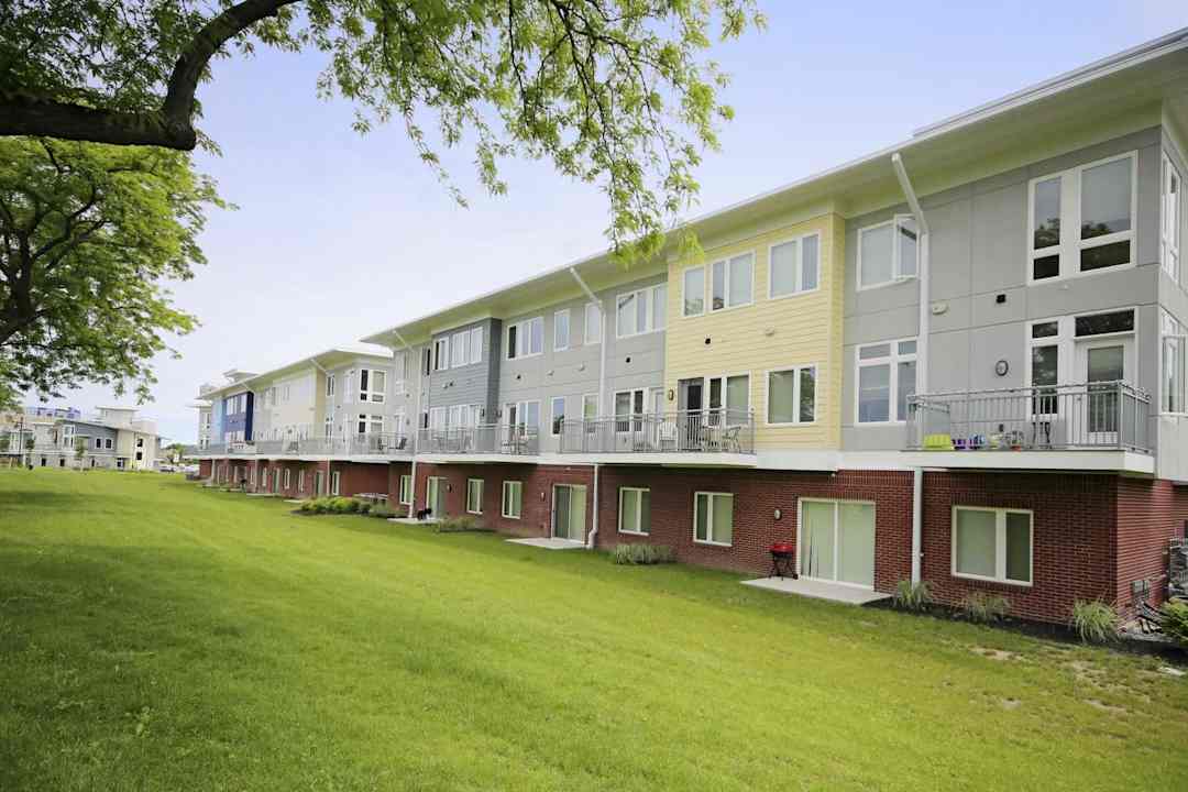 erie harbor apartments rochester ny 14620
