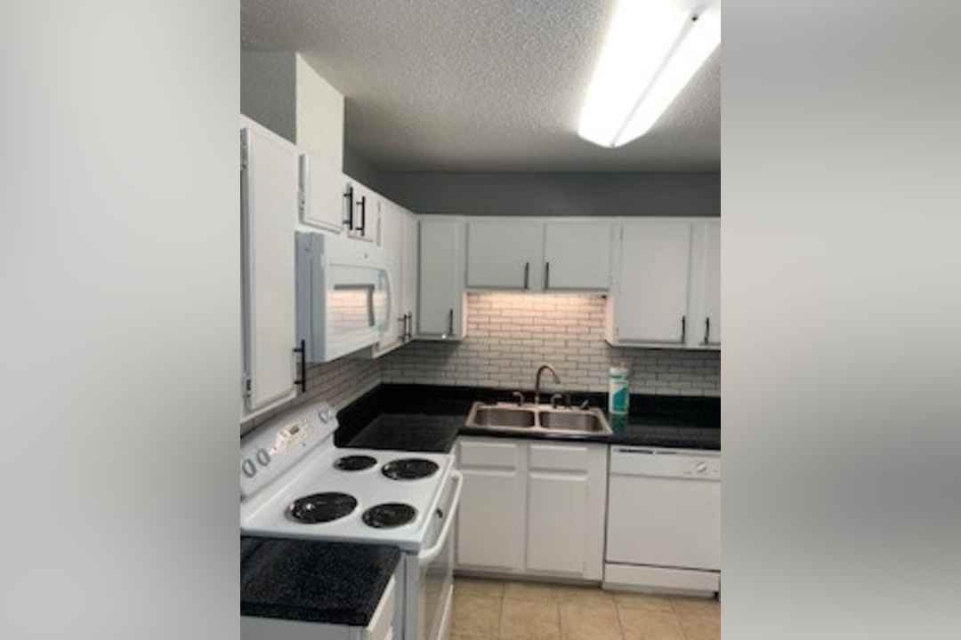 Willow Creek Apartments 2300 Merchant Dr Knoxville Tn Apartments For Rent Rent Com