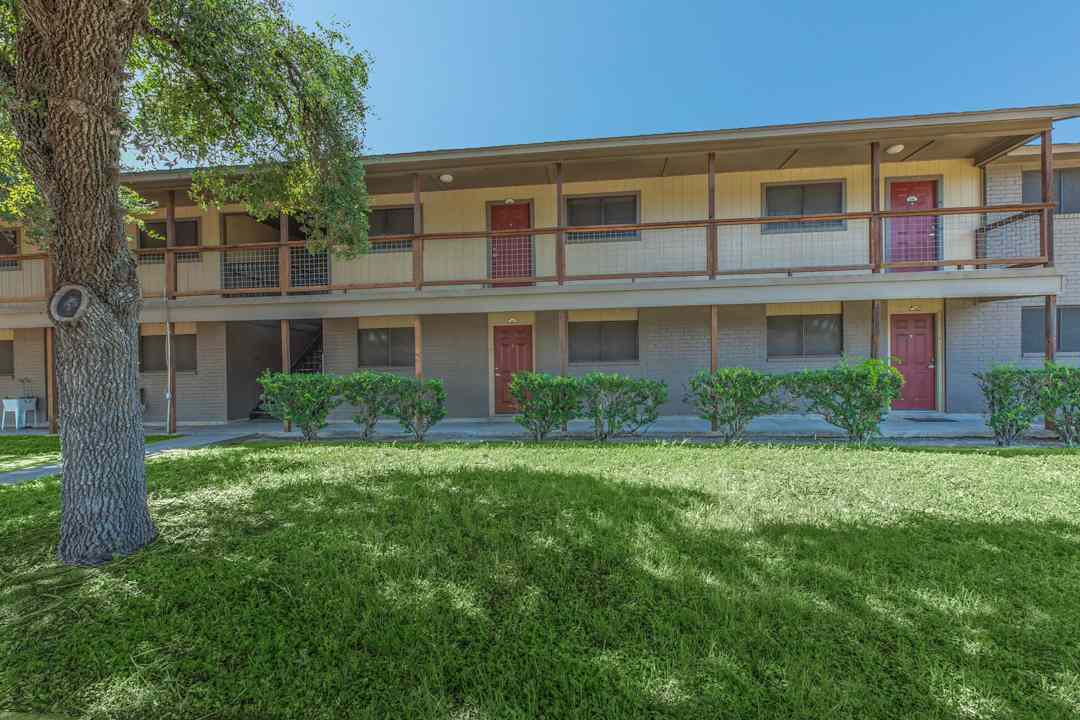 Eagle's Landing 4000 N Saint Marys Street Beeville, TX Apartments