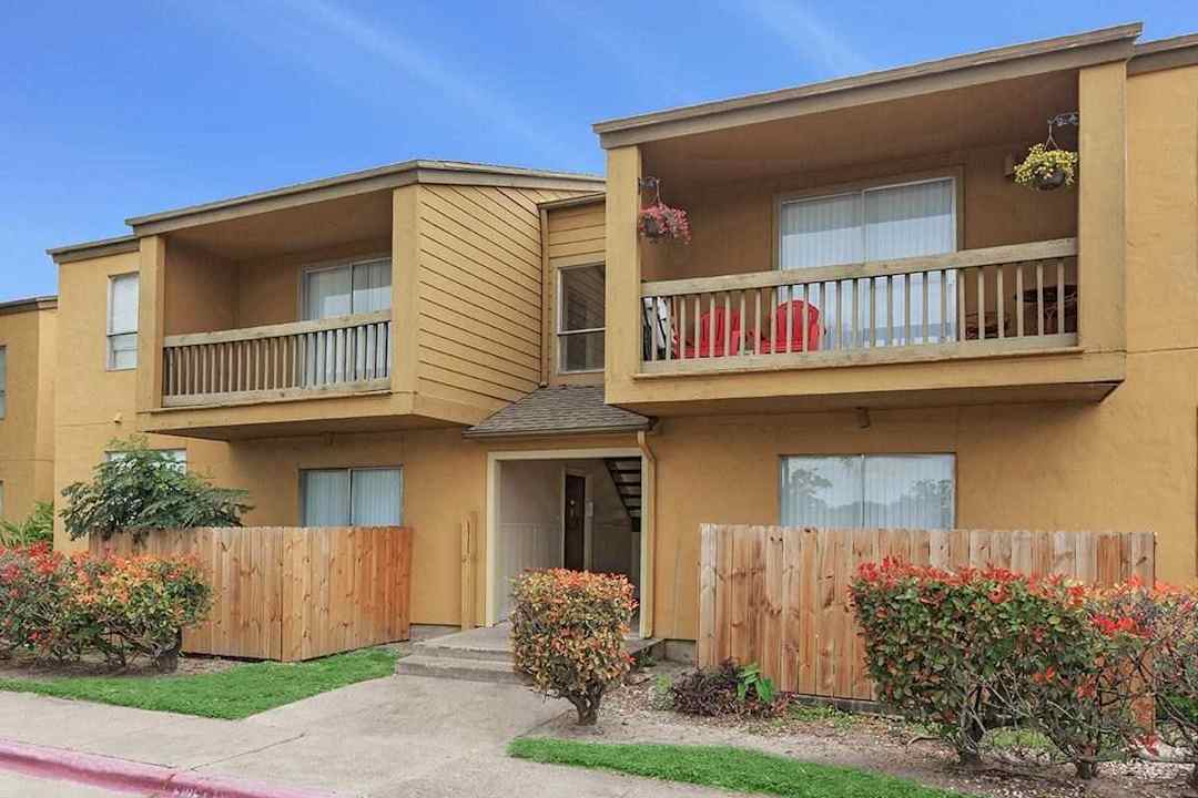 caspian apartment homes 5901 weber rd corpus christi tx apartments for rent rent com