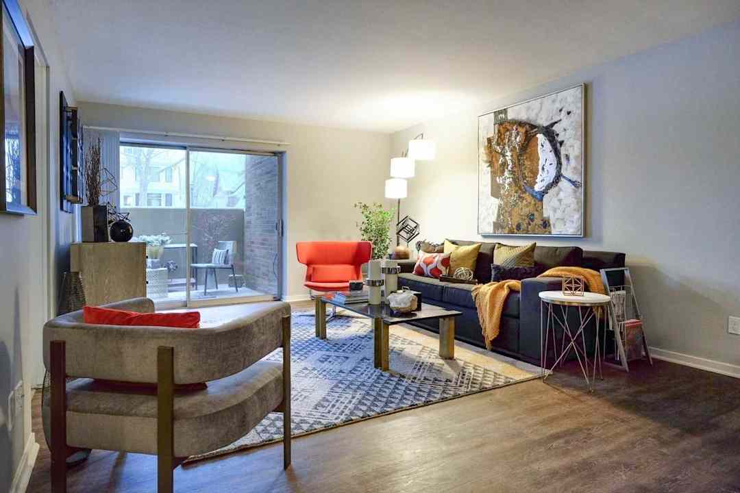 2 bed/1 bath - Living