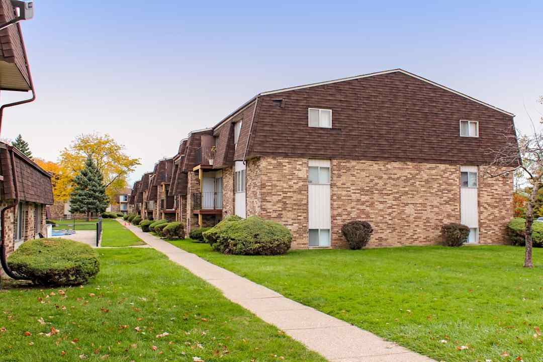 The Glens Apartments 24646 N Elda Ct Harrison Township Mi Apartments For Rent Rent Com