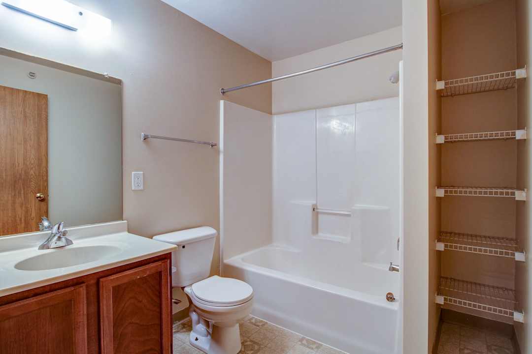 Emerald Creek Apartments - Grand Rapids Mi 49546