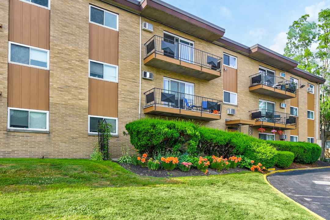 Park House Apartments 7947 Mentor Ave Mentor Oh Apartments For Rent Rent Com
