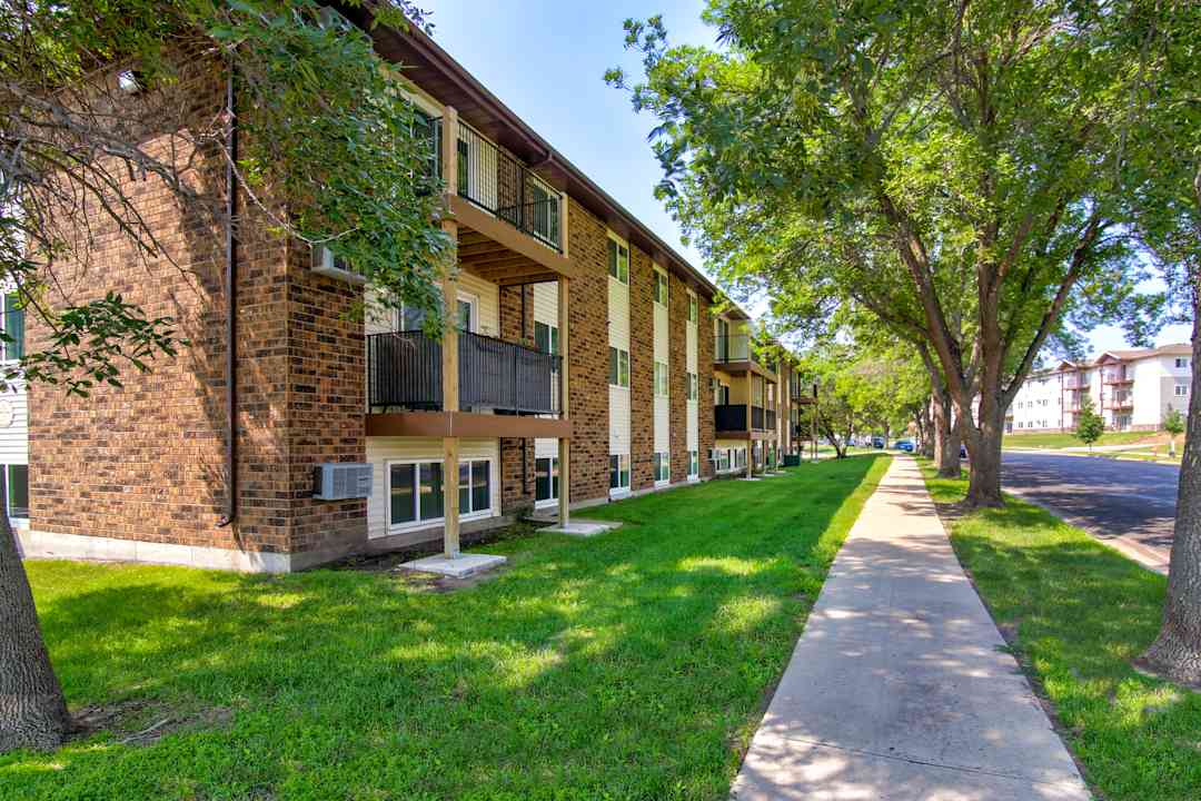 Washington Heights Apartments 2723 Hawken St Bismarck Nd Apartments For Rent Rent Com