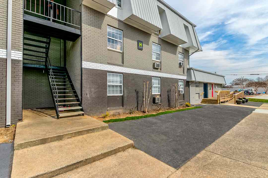 Lanier Terrace Apartments 1030 Summit St Se Gainesville Ga Apartments For Rent Rent Com