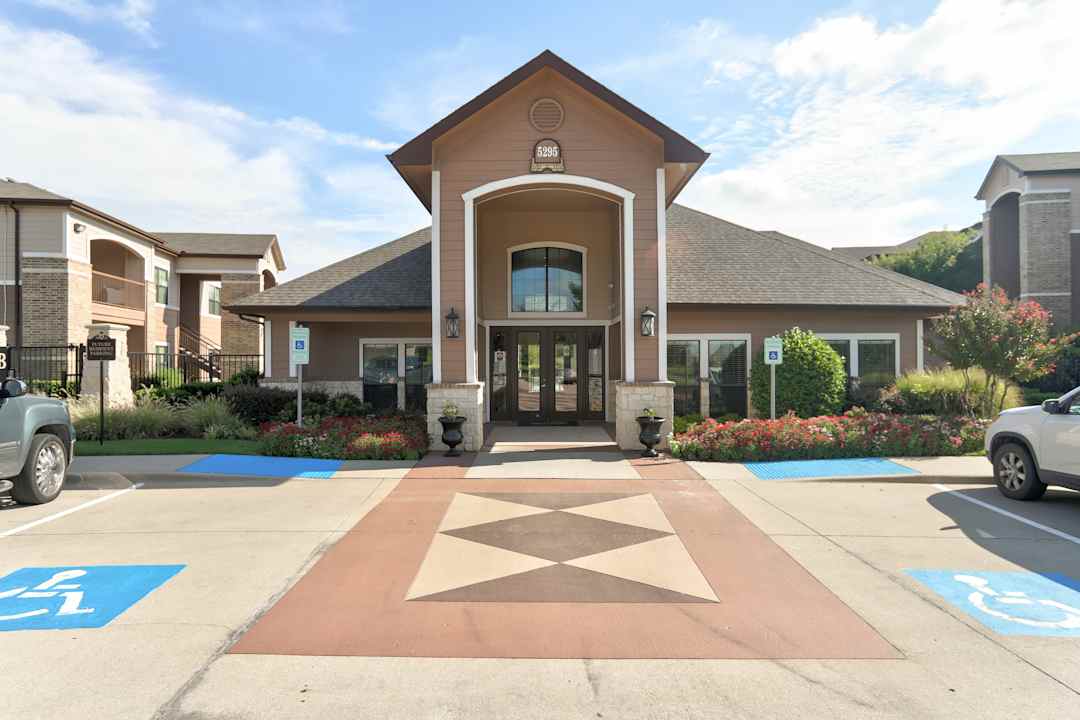 The Bridges On Travis 5295 N Travis St Knollwood Tx Apartments For Rent Rent Com