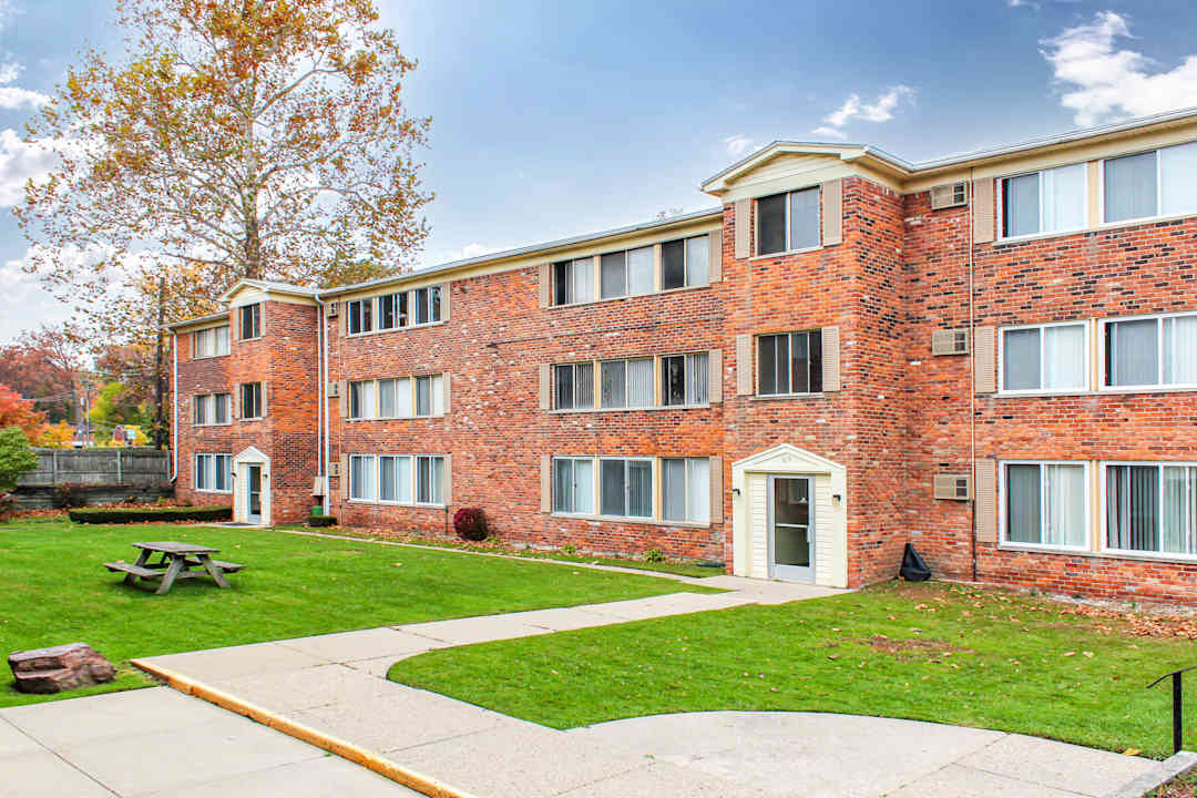 wagon wheel apartments 609 e 11 mile rd royal oak mi apartments for rent rent com