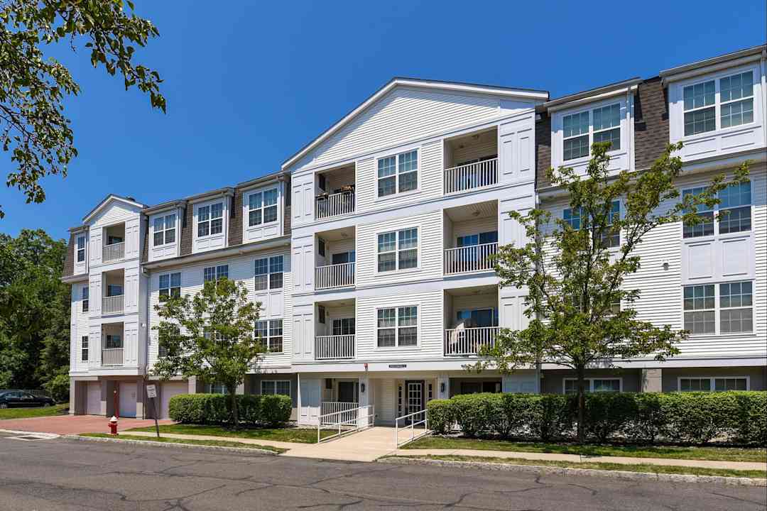 The Point At Watchung 1 Crystal Ridge Dr Watchung Nj Apartments For Rent Rent Com