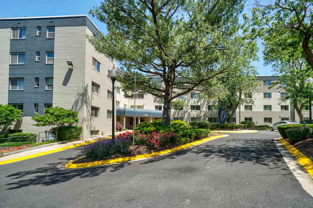 Summit Hills Apartments - Silver Spring, MD 20910