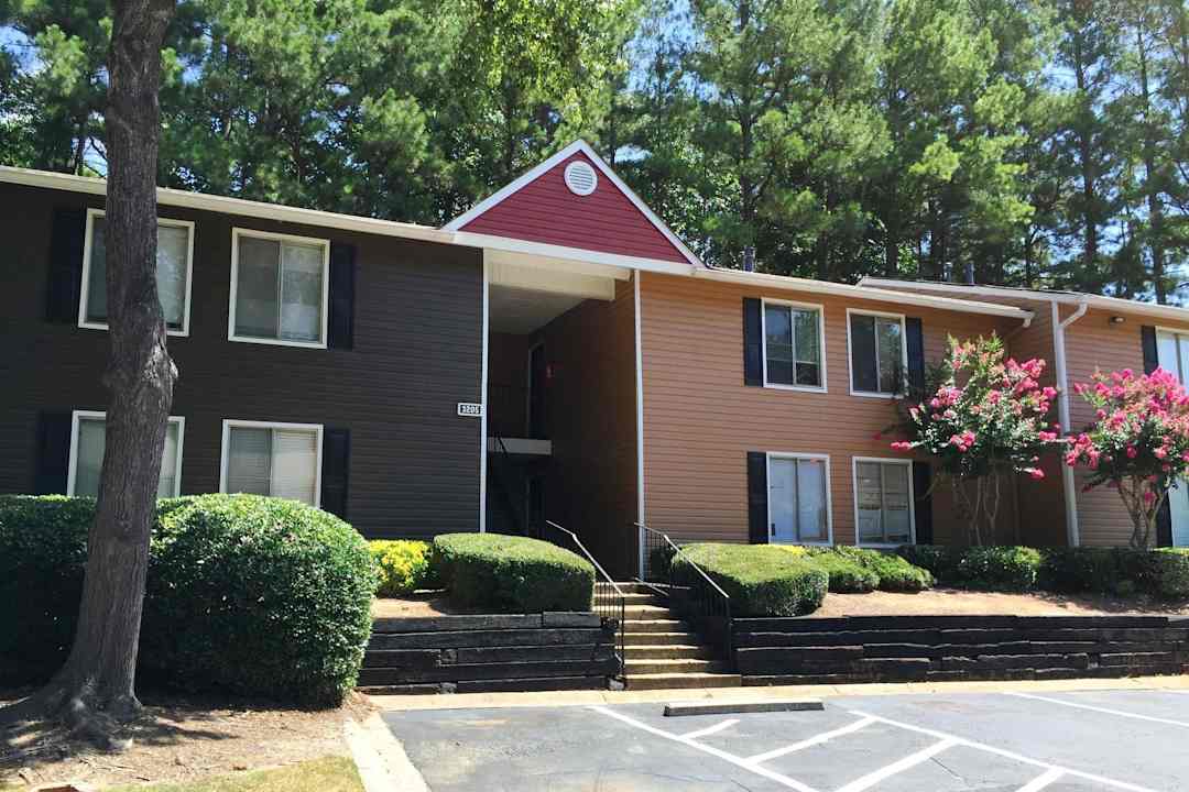 Sterling Glen 1121 Indian Trail Rd Norcross Ga Apartments For Rent Rent Com