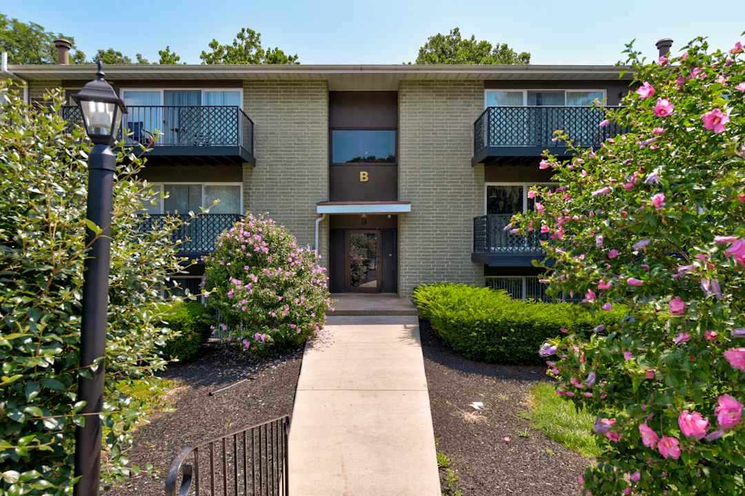 Mayfair Manor - 845 Pleasure Rd Lancaster Pa Apartments For Rent Rentcom