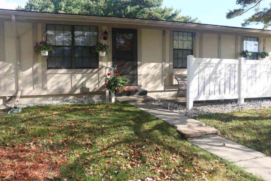 Amberwood Apartments 3525 Navarre Avenue Oregon Oh Apartments For Rent Rent Com