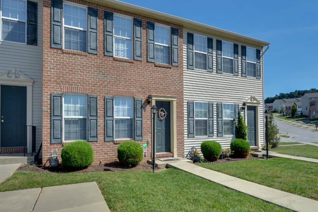 Lion S Gate Townhomes 101 N Cheviot Way Red Lion Pa Apartments For Rent Rent Com [ 720 x 1080 Pixel ]