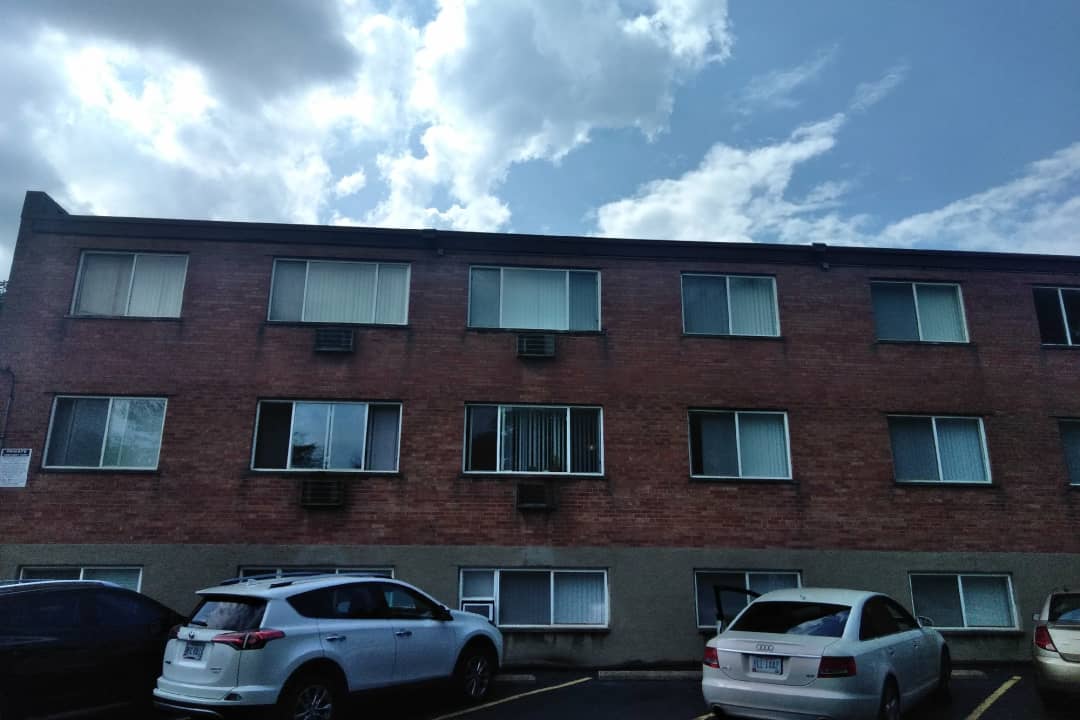 Foxwood Apartments - Cincinnati, OH 45209