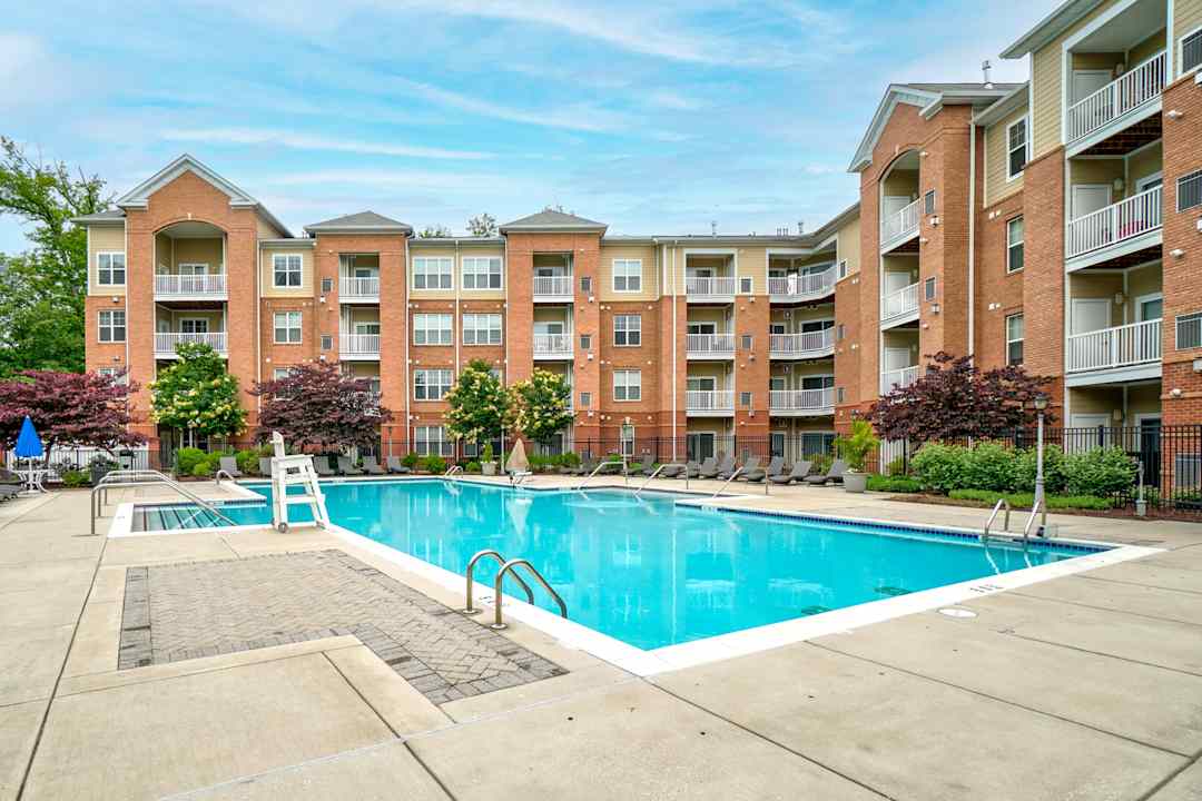 hotels in bowie md with indoor pool