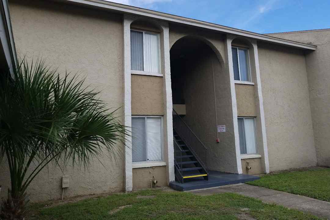 beltrees plaza apartments dunedin fl 34698