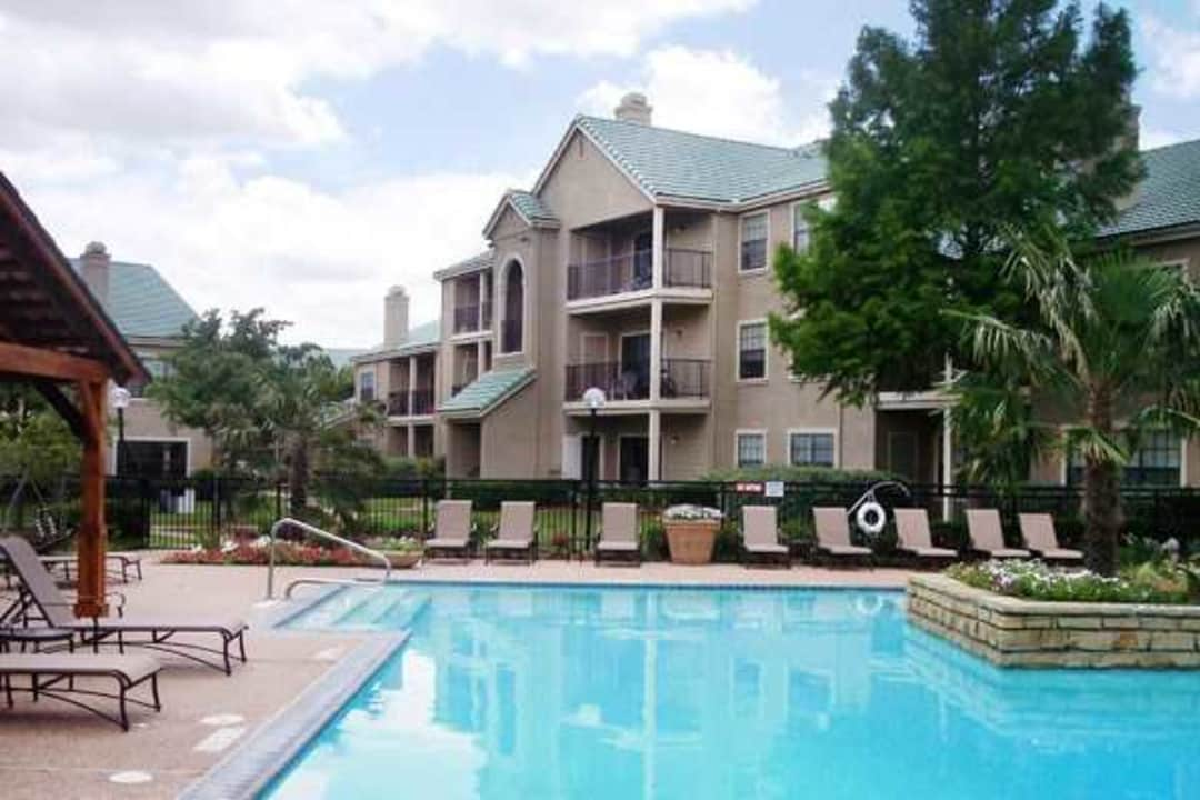 The Club at Fossil Creek Apartments - Fort Worth, TX 76137