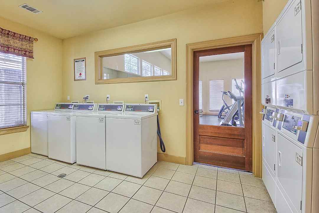 San Mateo Apartments - San Antonio Tx 78217