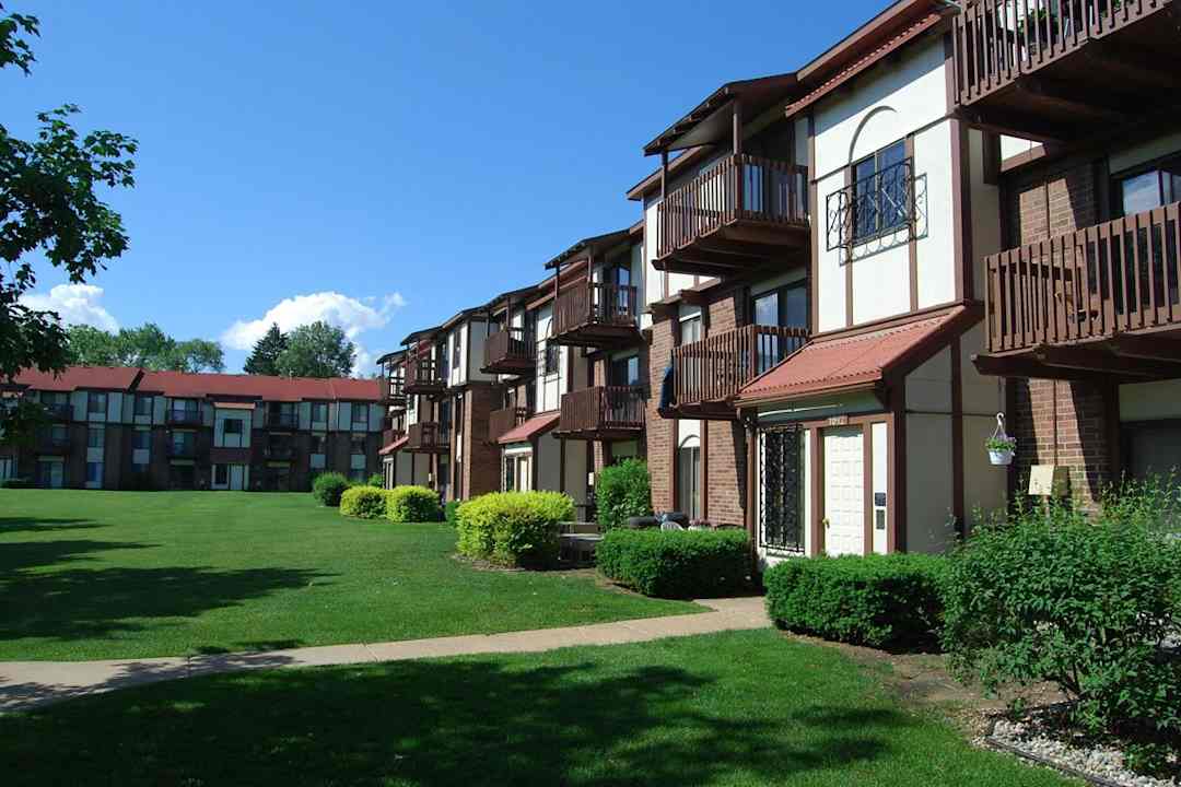 Madeira 1610 E Cork St Kalamazoo Mi Apartments For Rent Rent Com