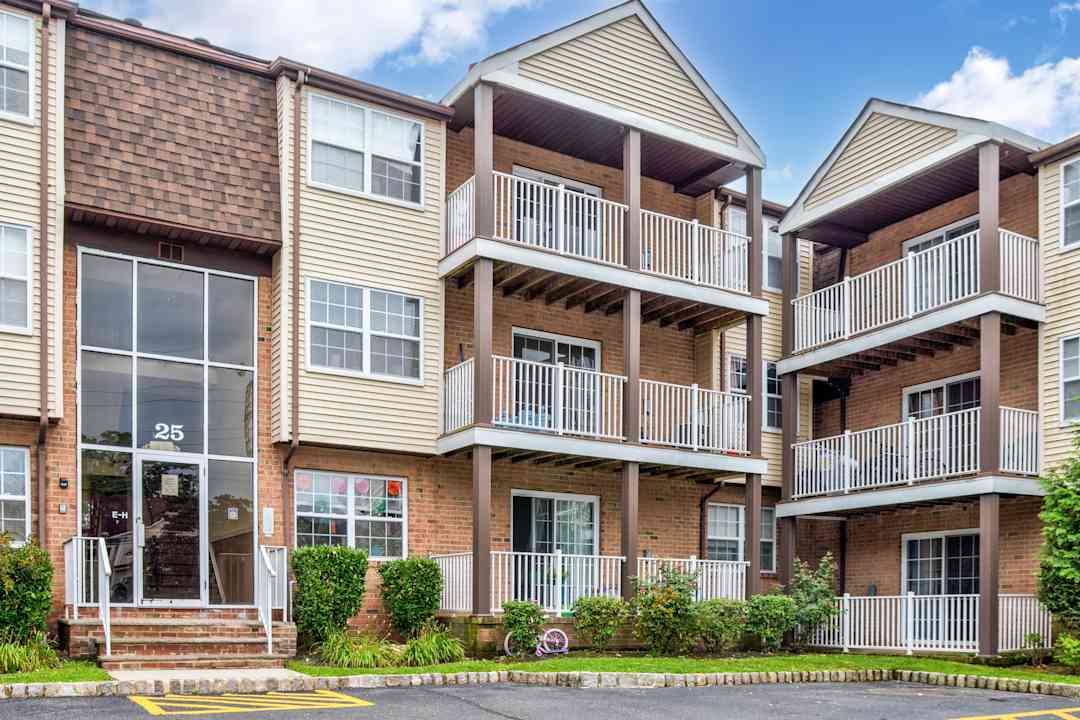 Oak Tree Village - 25 Cinder Rd | Edison, NJ Apartments for Rent | Rent.