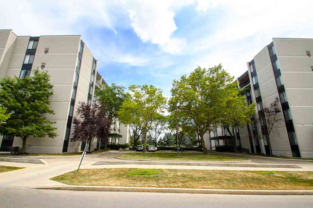 Americana 370 380 South Fifth Street Columbus Oh Apartments For Rent Rent Com