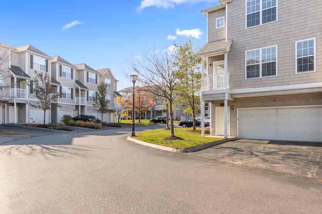 Residences At Stevens Pond 1 Founders Way Saugus Ma Apartments For Rent Rent Com