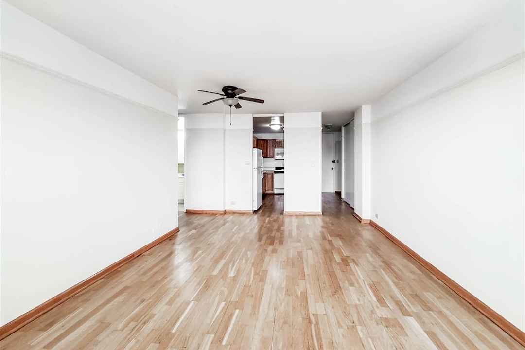 Buena Shores 833 W Buena Ave Chicago Il Apartments For Rent Rent Com