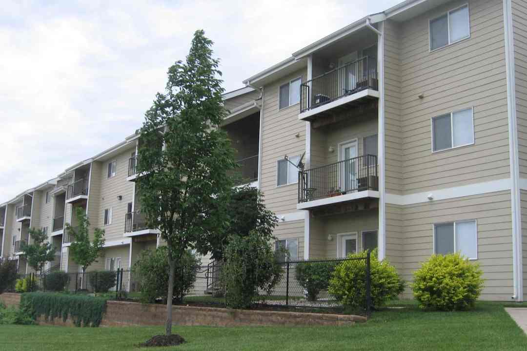 Meadowbrook Apartments and Townhomes 2601 Dover Sq Lawrence, KS