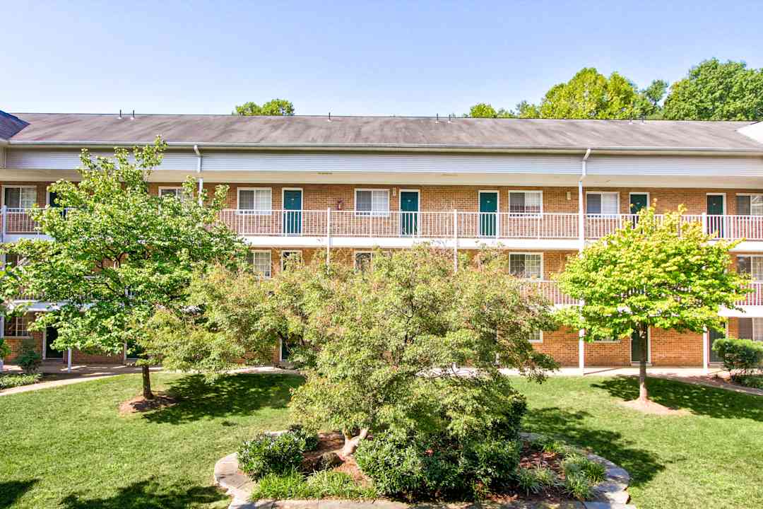 Quantico Court Apartments Triangle, VA 22172