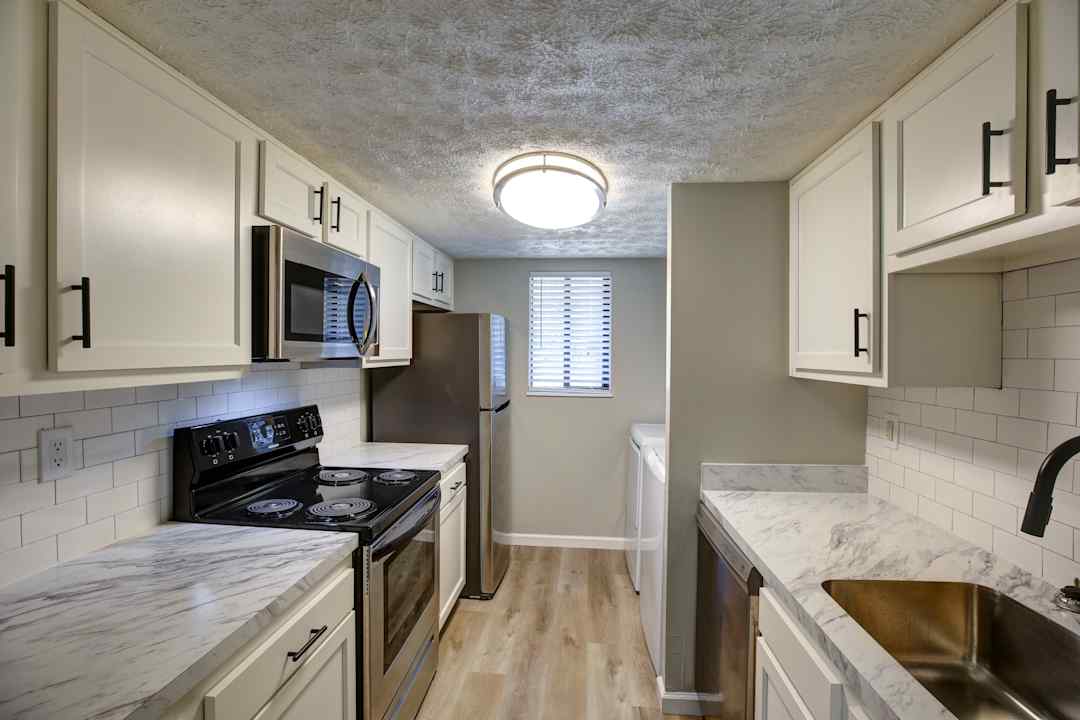 1BR - 352C