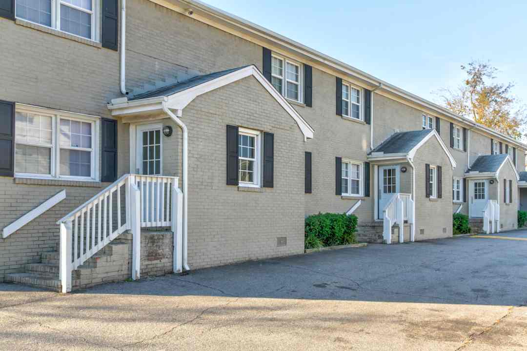 Fenner Gardens 7433 Fenner St Norfolk Va Apartments For Rent Rent Com